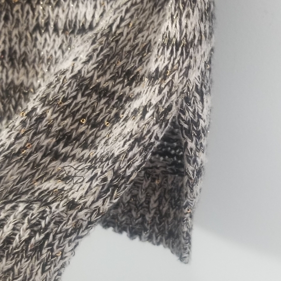 Ana Sweater Tee. Black & White Knit w/ Gold Sequins. Bow Tie Accent on Back. XL. - Picture 4 of 8